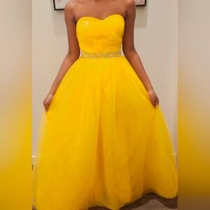 Elegant Canary Yellow Gown with Embellished Waist